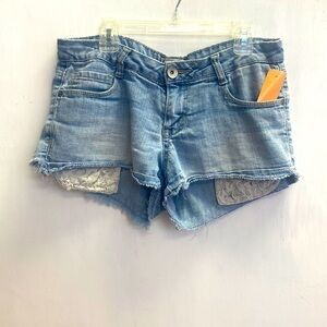 LEI Ashley low rise shorts with lace pockets K-19